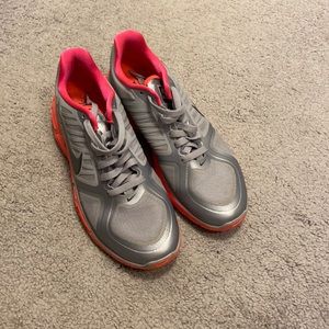 Women’s Nike sneakers